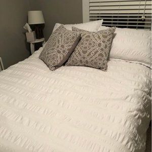 Full/Queen White Threshold Duvet Cover